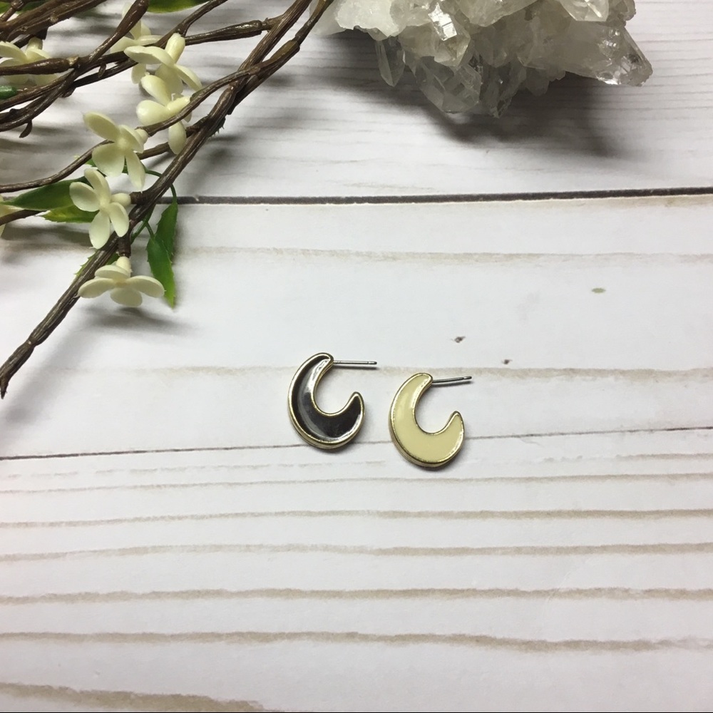 Vintage 60s 70s Brown + Cream Boho Earrings